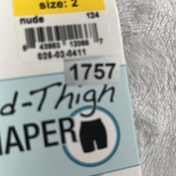 NEW Spanx Assets Size 2 Nude Mid Thigh Shaper - Picture 5 of 5